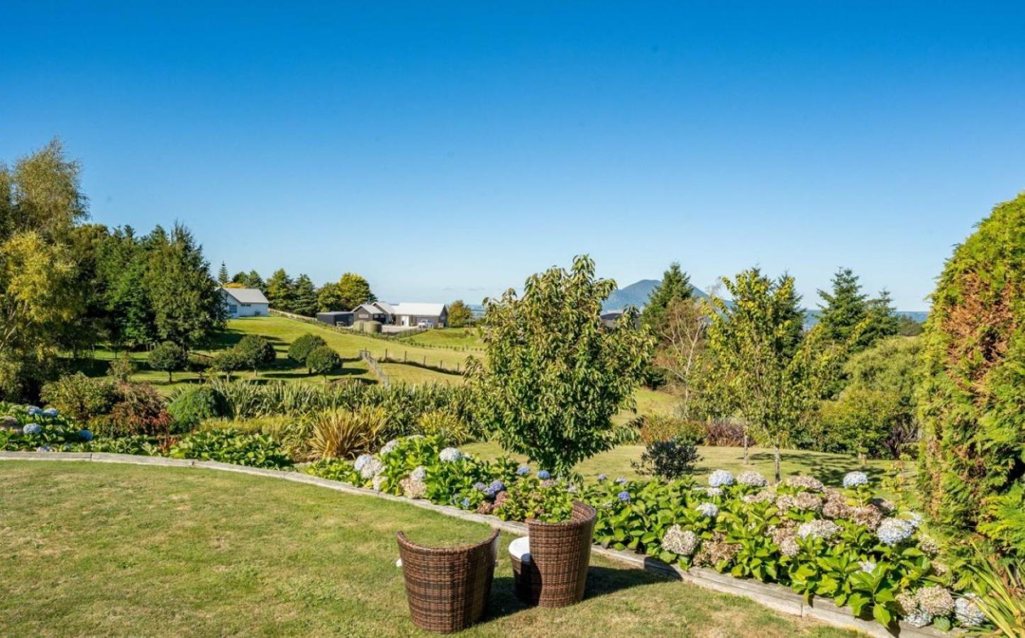Mountviews Lodge Таупо Экстерьер фото