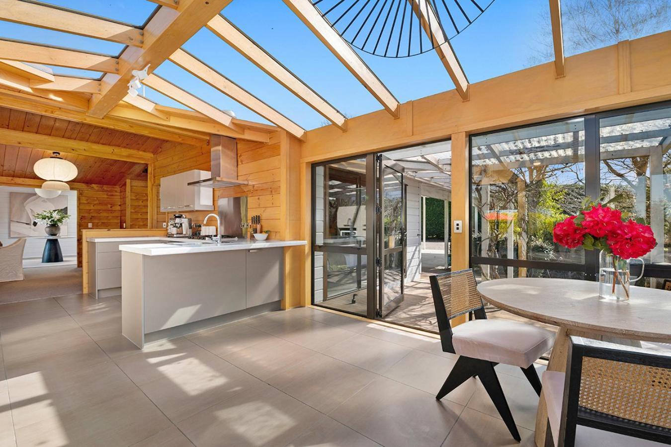 Mountviews Lodge Таупо Экстерьер фото
