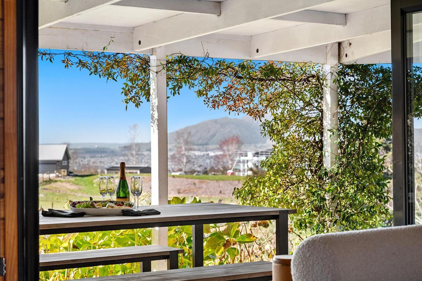 Mountviews Lodge Таупо Экстерьер фото