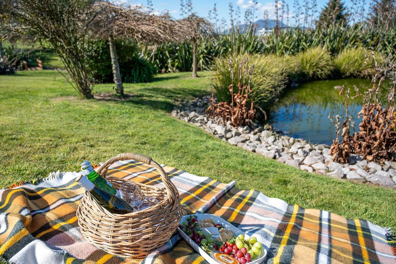 Mountviews Lodge Таупо Экстерьер фото