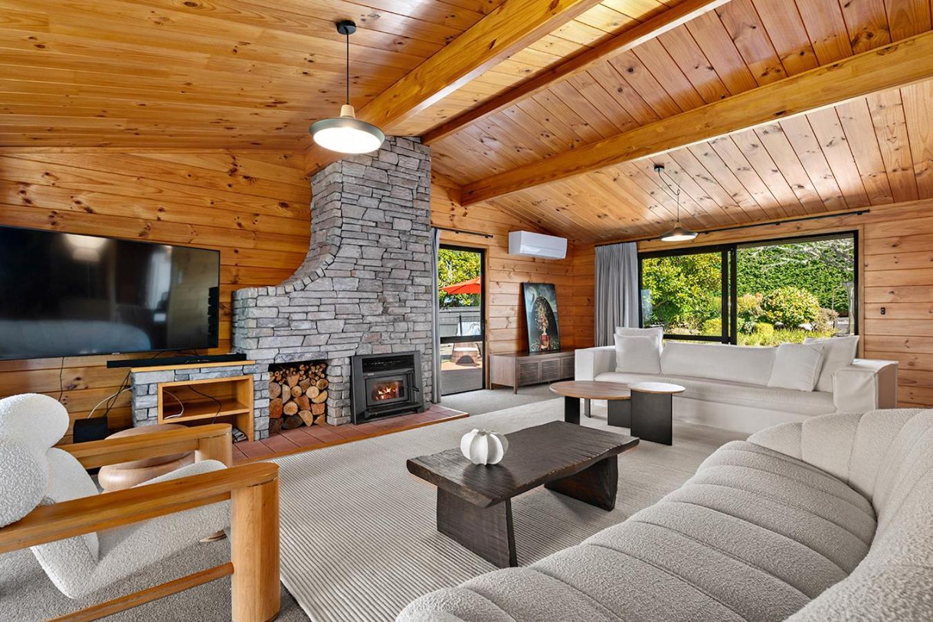 Mountviews Lodge Таупо Экстерьер фото